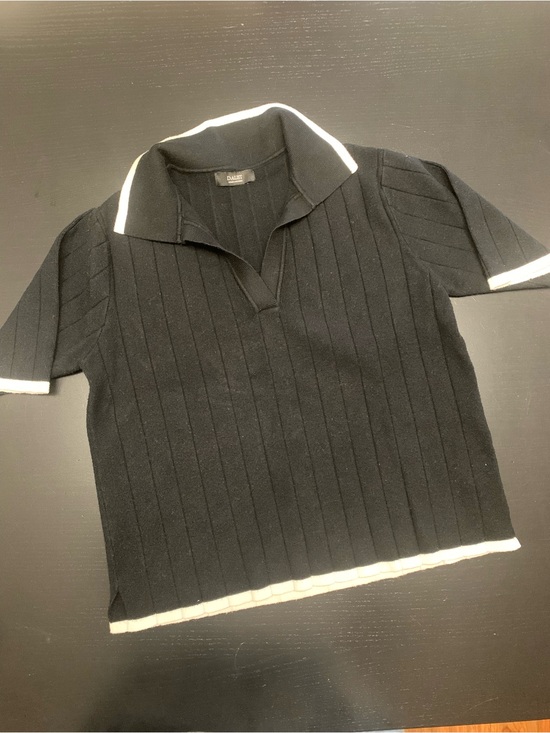 Dialist Tops - Black Short-Sleeve ‘Large’ Knit Polo Mid Crop Top